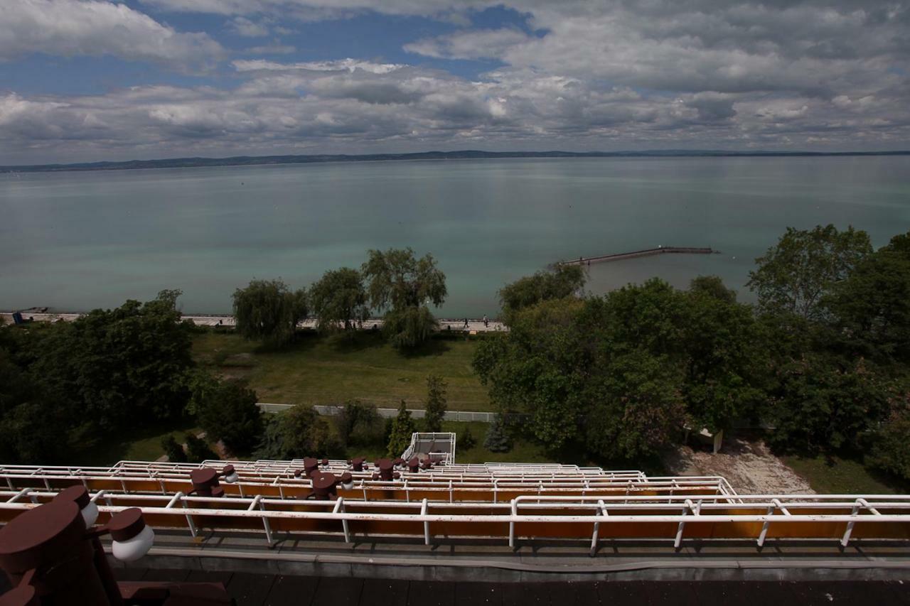 Aranypart Hotel Siofok Exterior photo